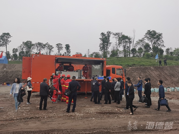 泰豪·海德馨野外自行式炊事車(chē)亮相2021四川交通演練-4.jpg