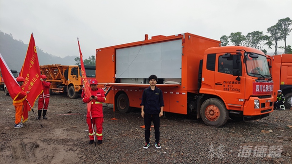 泰豪·海德馨野外自行式炊事車(chē)亮相2021四川交通演練-5.jpg